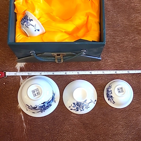 Chinese Mini Ceramic Teapot and Tea Cup Set in Box - Picture 9 of 9